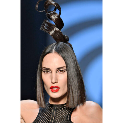 Самые эксцентричные причёски на неделе моды Haute Couture